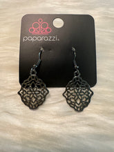 Load image into Gallery viewer, Flirty Florals - Black Earring 2699E