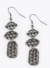 Load image into Gallery viewer, Nine to Hive - Black Earring 2666E