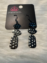 Load image into Gallery viewer, Nine to Hive - Black Earring 2666E