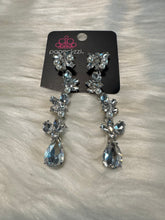 Load image into Gallery viewer, Light at the Opera - White Earring 2922e