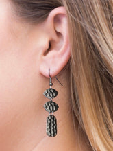 Load image into Gallery viewer, Nine to Hive - Black Earring 2666E