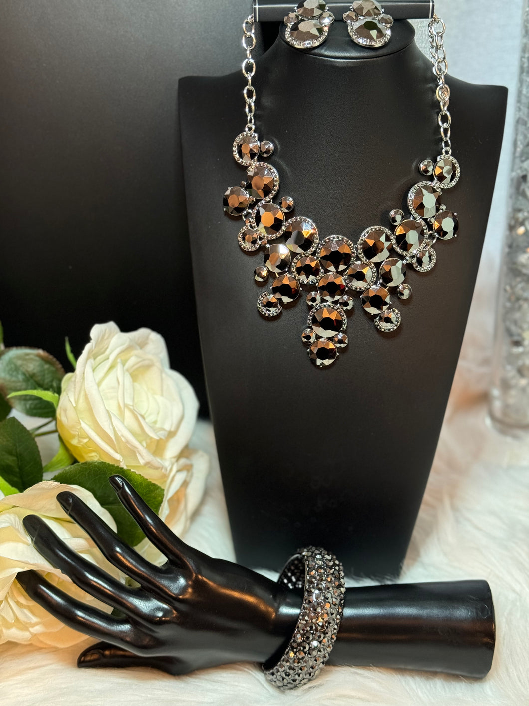 Fierce Zi Necklace and Bracelet Set