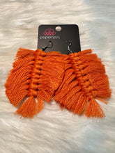 Load image into Gallery viewer, Macrame Mamba - Orange Earring 2685E