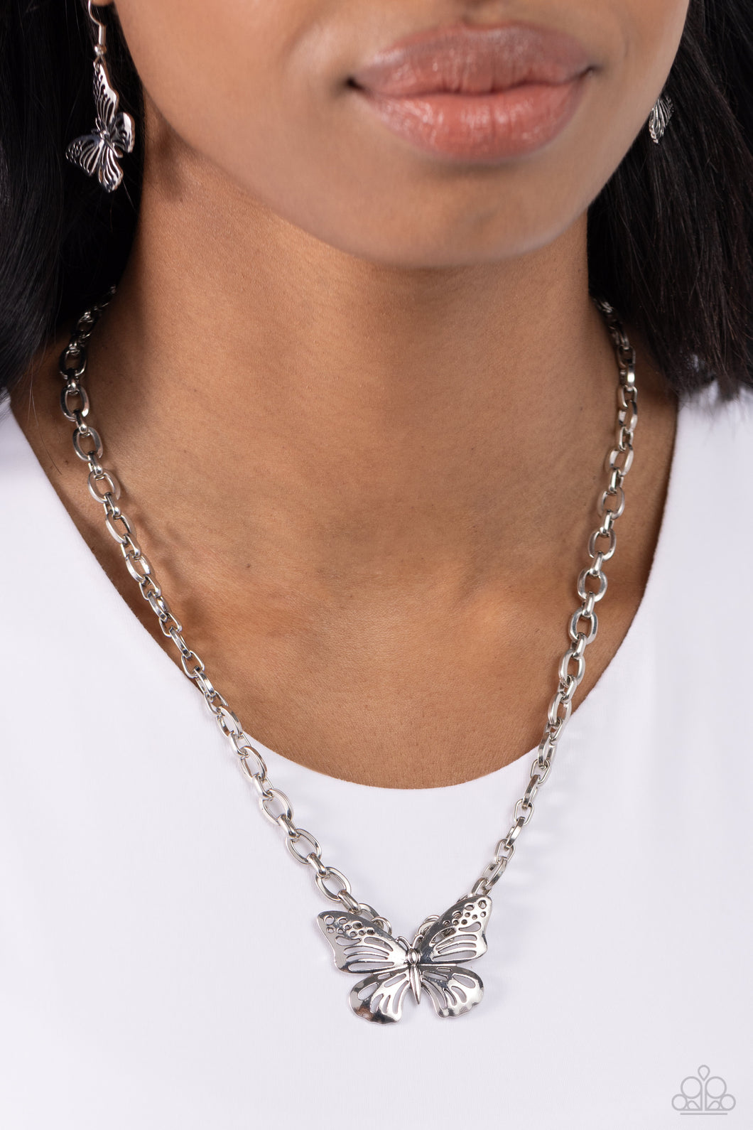 Midair Monochromatic- Silver Necklace 1082n