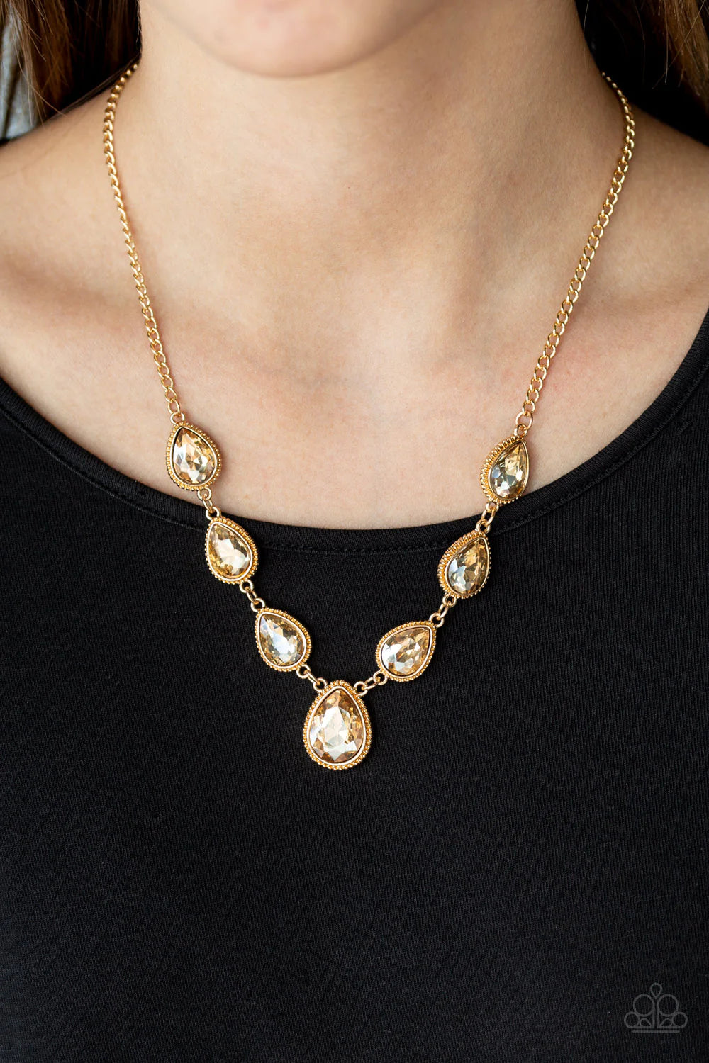 Socialite Social - Gold Necklace 1025N