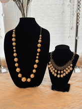 Load image into Gallery viewer, Velvet Necklace Bust - Small