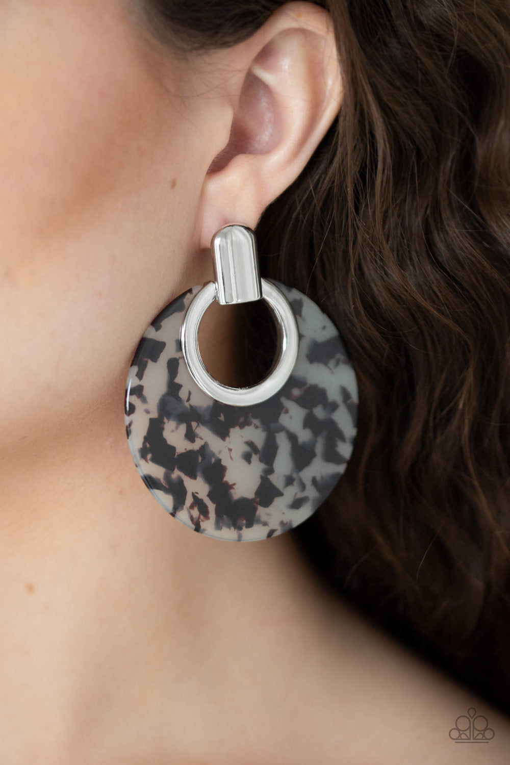 Metro Zoo - White Earring 2763e