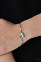 Load image into Gallery viewer, Make A Spectacle - Silver Bracelet 1569B