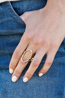 Center Chic - Gold Ring