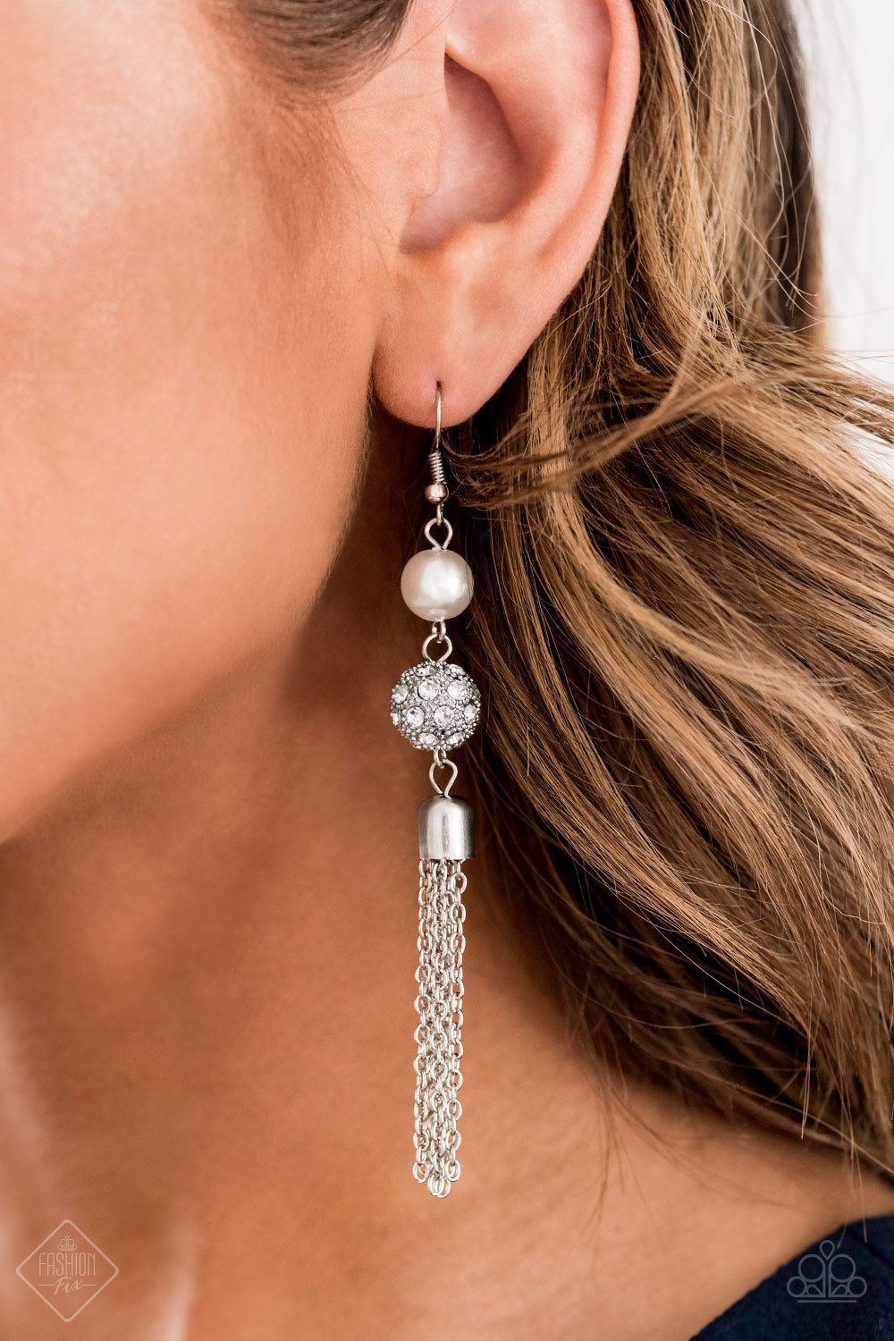 Going DIOR to DIOR - White Earring 1023e