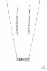 The GLAM - ma - White Necklace 2572N