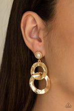 Load image into Gallery viewer, On Scene - Gold Earring 2620E